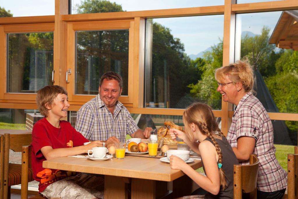 Haus Chiemgau - Kolping-Familienhotel 타이젠도르프 외부 사진