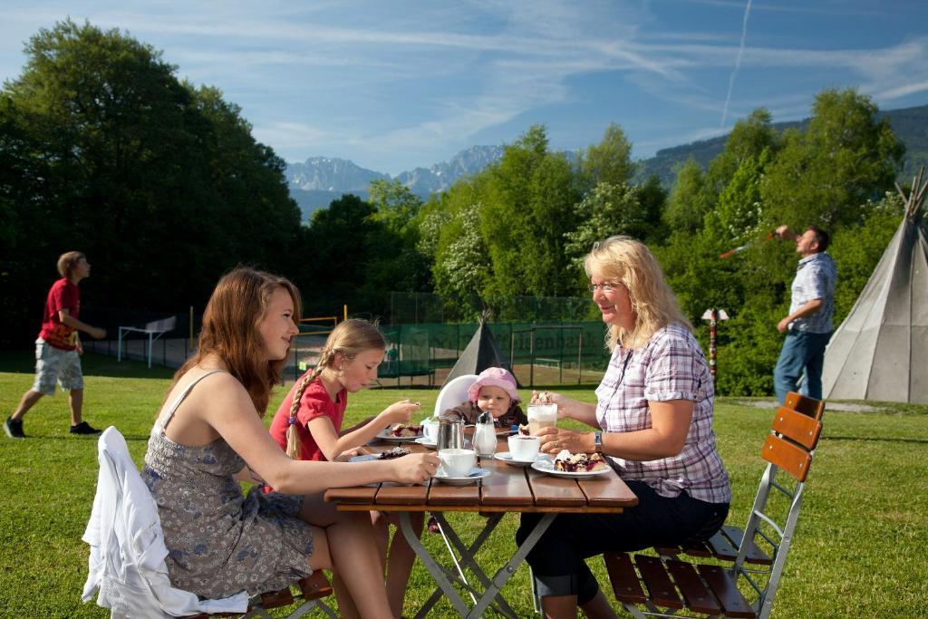 Haus Chiemgau - Kolping-Familienhotel 타이젠도르프 외부 사진